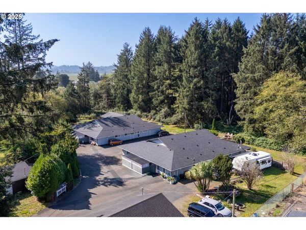 1110/1120 MEADOW AVE, Tillamook, OR 97141