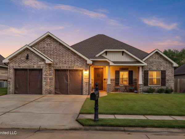 712 Champagne Drive, Biloxi, MS 39532