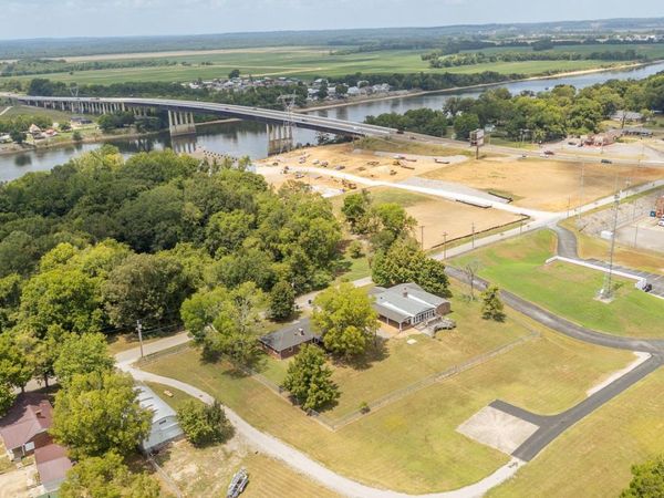 70 RIVERSIDE DR, Savannah, TN 38372