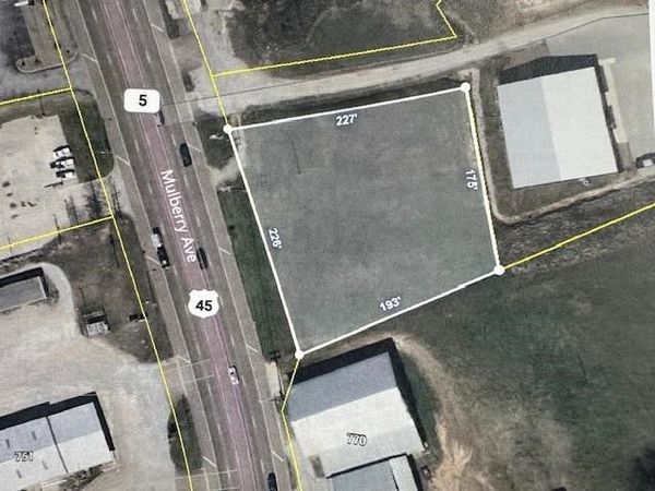 745 MULBERRY AVE, Selmer, TN 38375