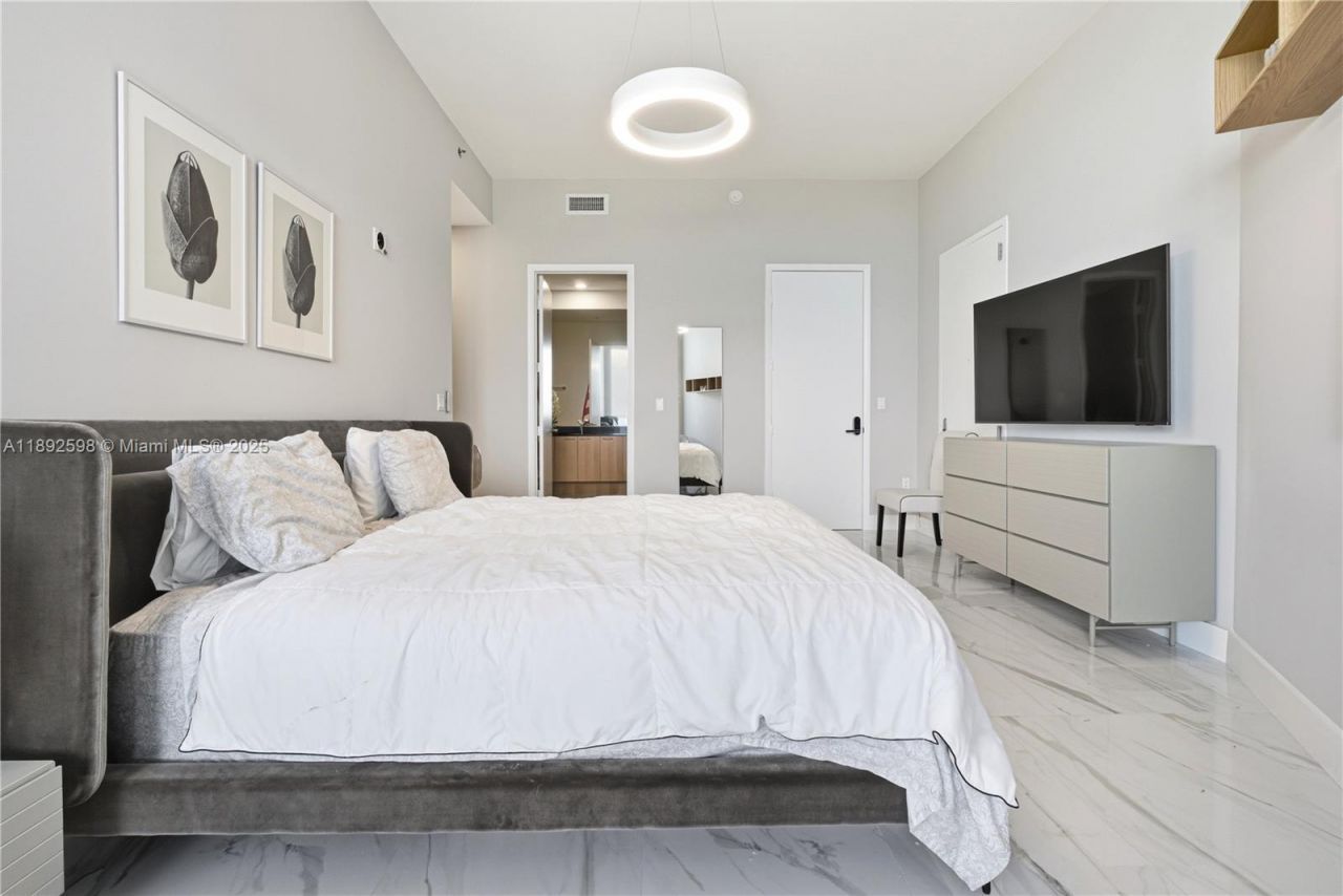 16001 Collins Ave, Unit 3705, Sunny Isles Beach, FL 33160 Photo