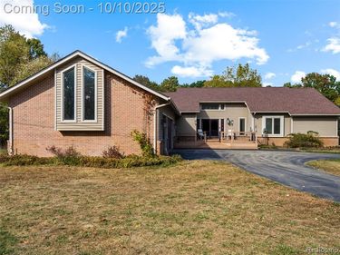 7286 Pine Knob Road, Village Of Clarkston, MI 48348