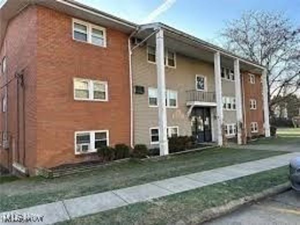 640 Lakeside Drive, Unit 11, Cambridge, OH 43725