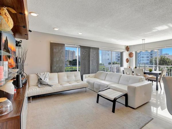 126 Golden Isles Dr, Unit 32A, Hallandale Beach, FL 33009