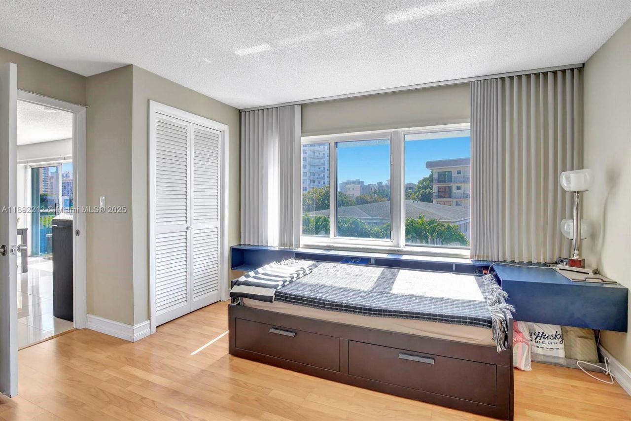 126 Golden Isles Dr, Unit 32A, Hallandale Beach, FL 33009 Photo