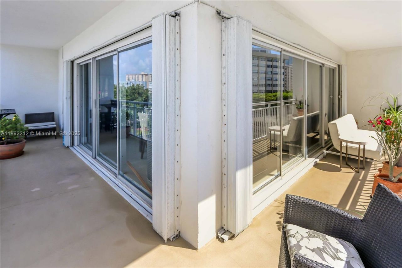 126 Golden Isles Dr, Unit 32A, Hallandale Beach, FL 33009 Photo