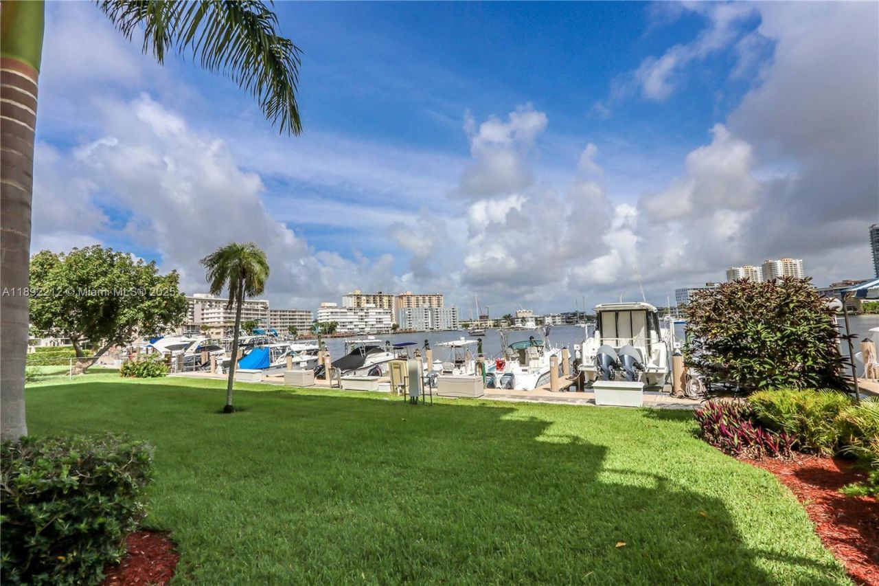 126 Golden Isles Dr, Unit 32A, Hallandale Beach, FL 33009 Photo