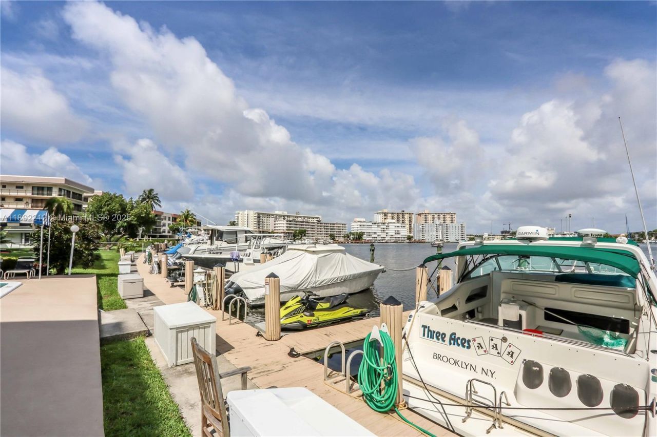 126 Golden Isles Dr, Unit 32A, Hallandale Beach, FL 33009 Photo