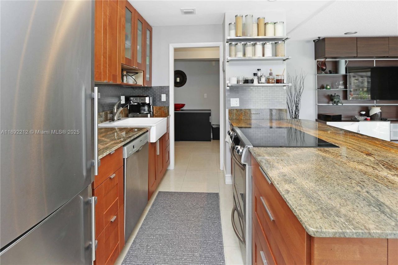 126 Golden Isles Dr, Unit 32A, Hallandale Beach, FL 33009 Photo