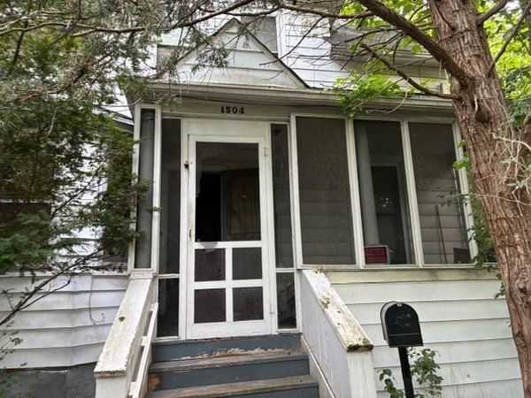 1504 W Glen Flora Avenue, Waukegan, IL 60085