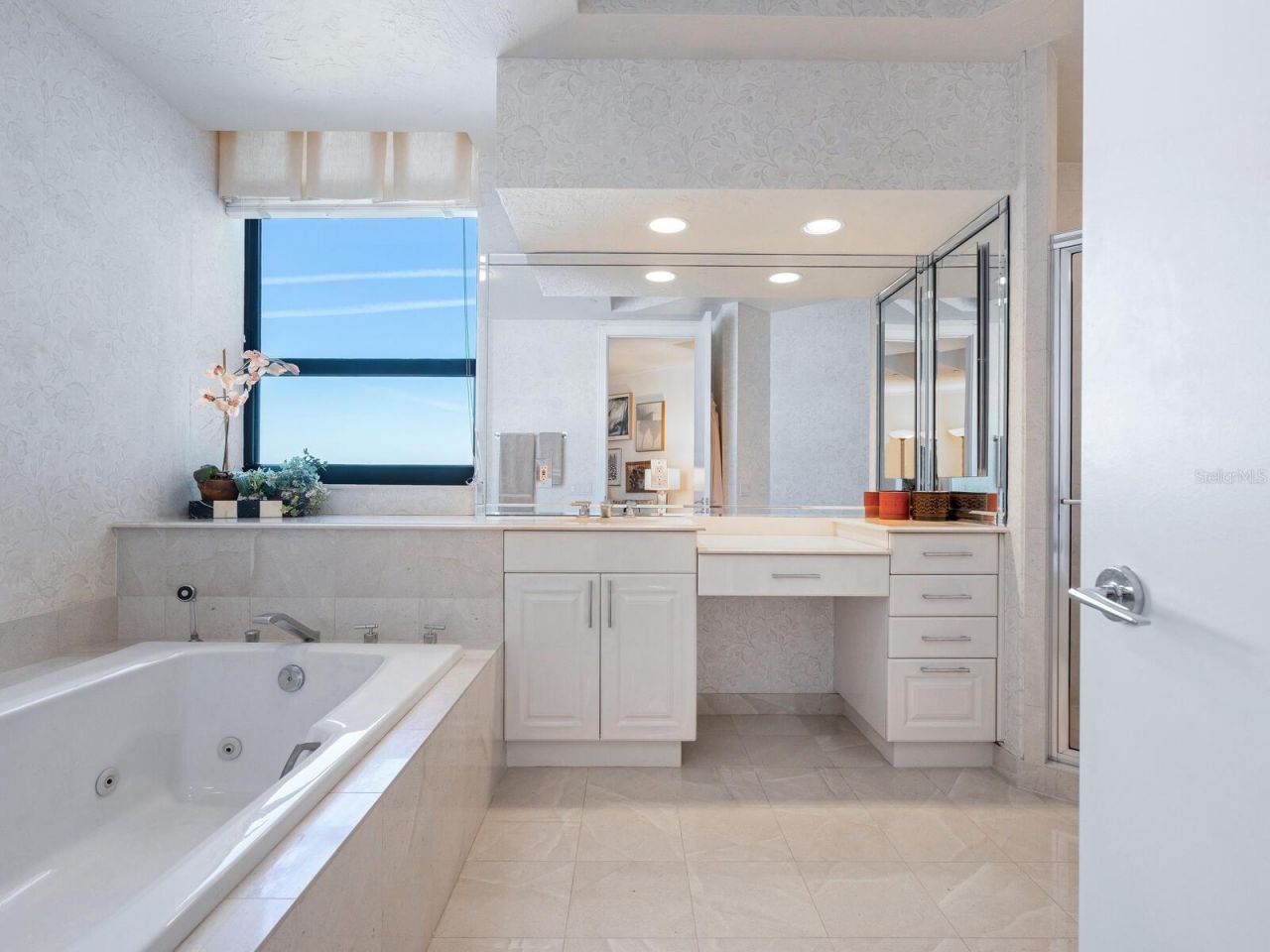 1281 Gulf Of Mexico Drive, Unit 704, Longboat Key, FL 34228 Photo