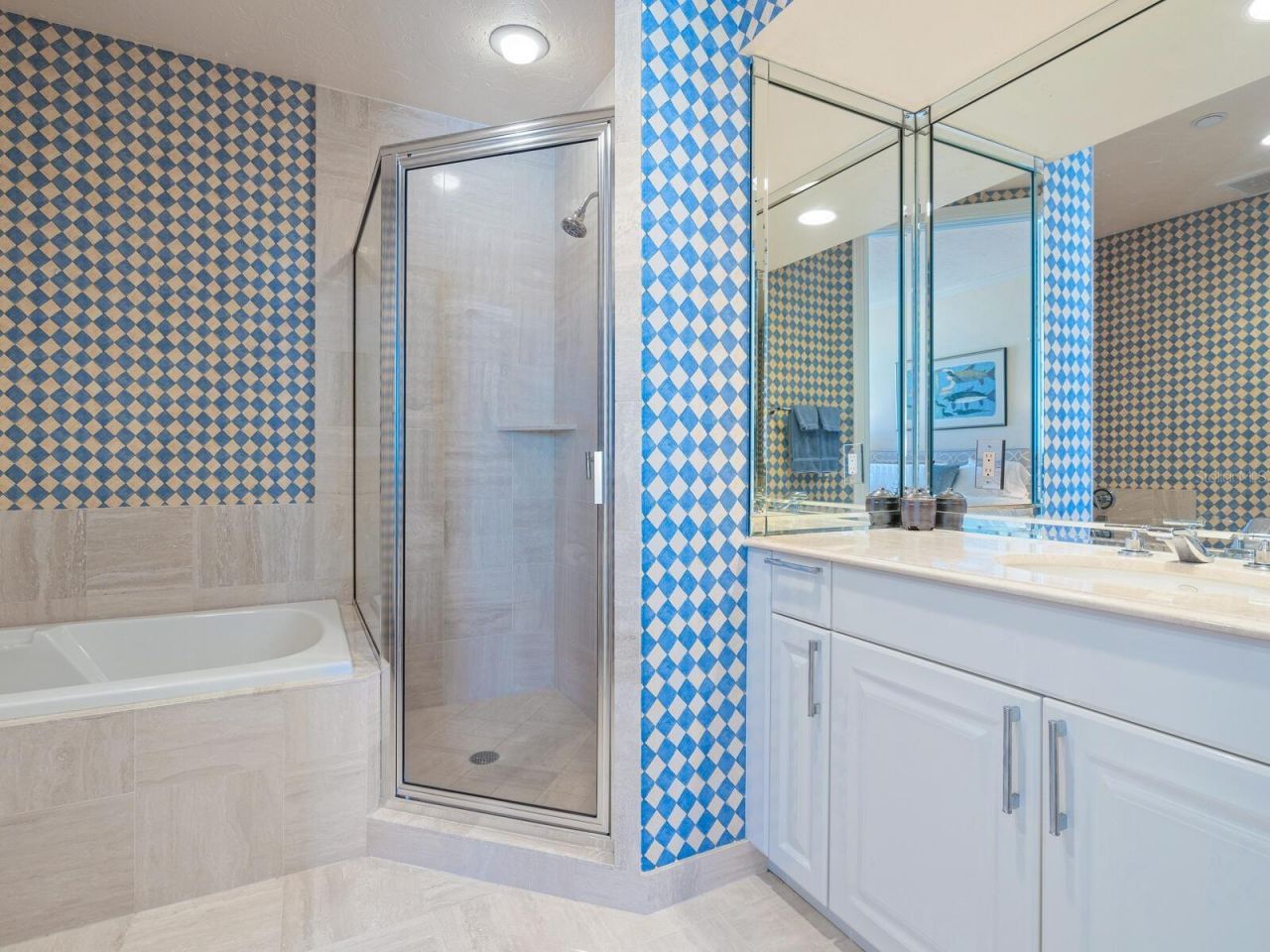 1281 Gulf Of Mexico Drive, Unit 704, Longboat Key, FL 34228 Photo