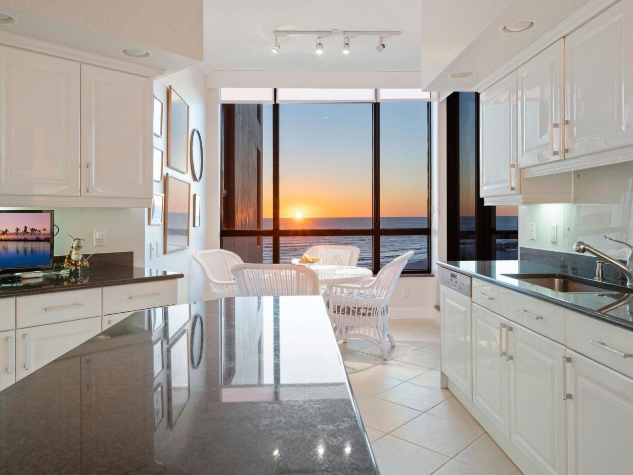 1281 Gulf Of Mexico Drive, Unit 704, Longboat Key, FL 34228 Photo