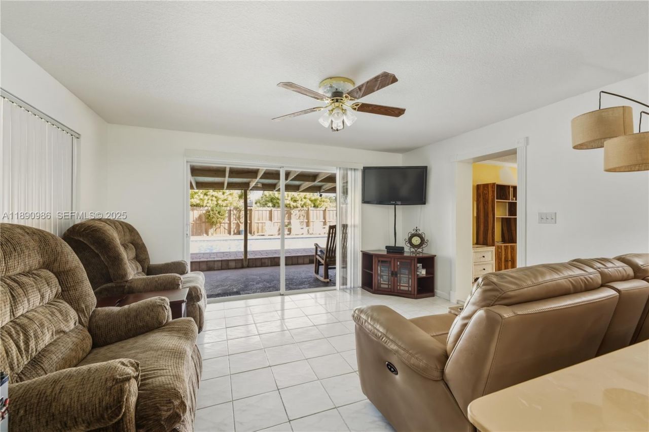 1007 N Golf Dr, Hollywood, FL 33021 Photo