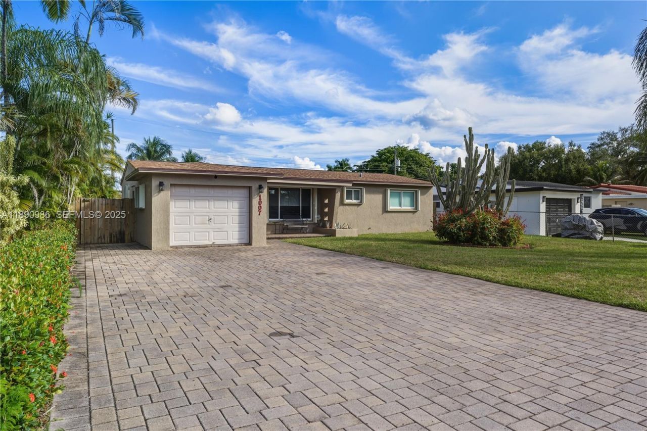 1007 N Golf Dr, Hollywood, FL 33021 Photo