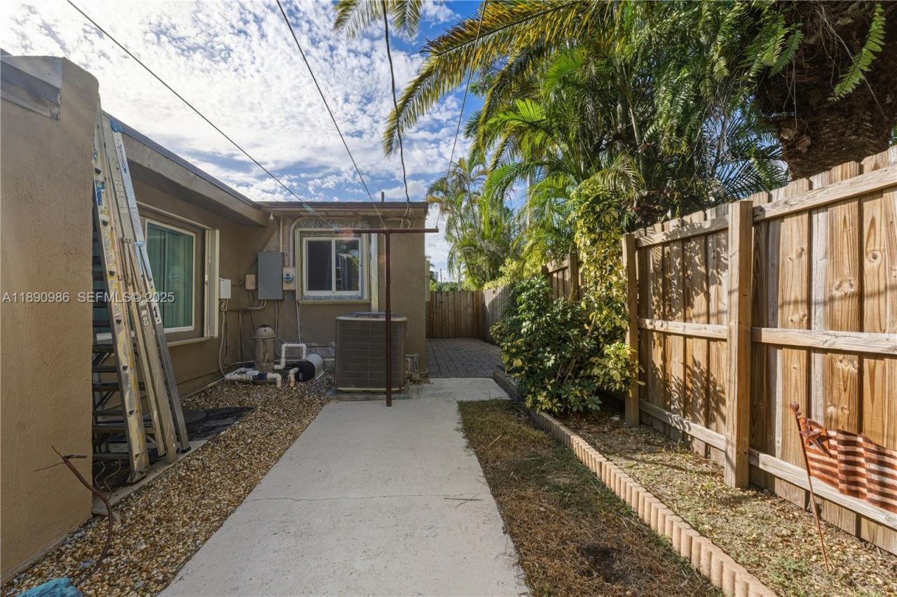 1007 N Golf Dr, Hollywood, FL 33021 Photo