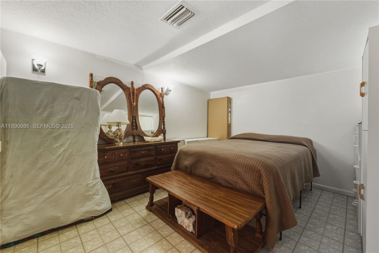 1007 N Golf Dr, Hollywood, FL 33021 Photo