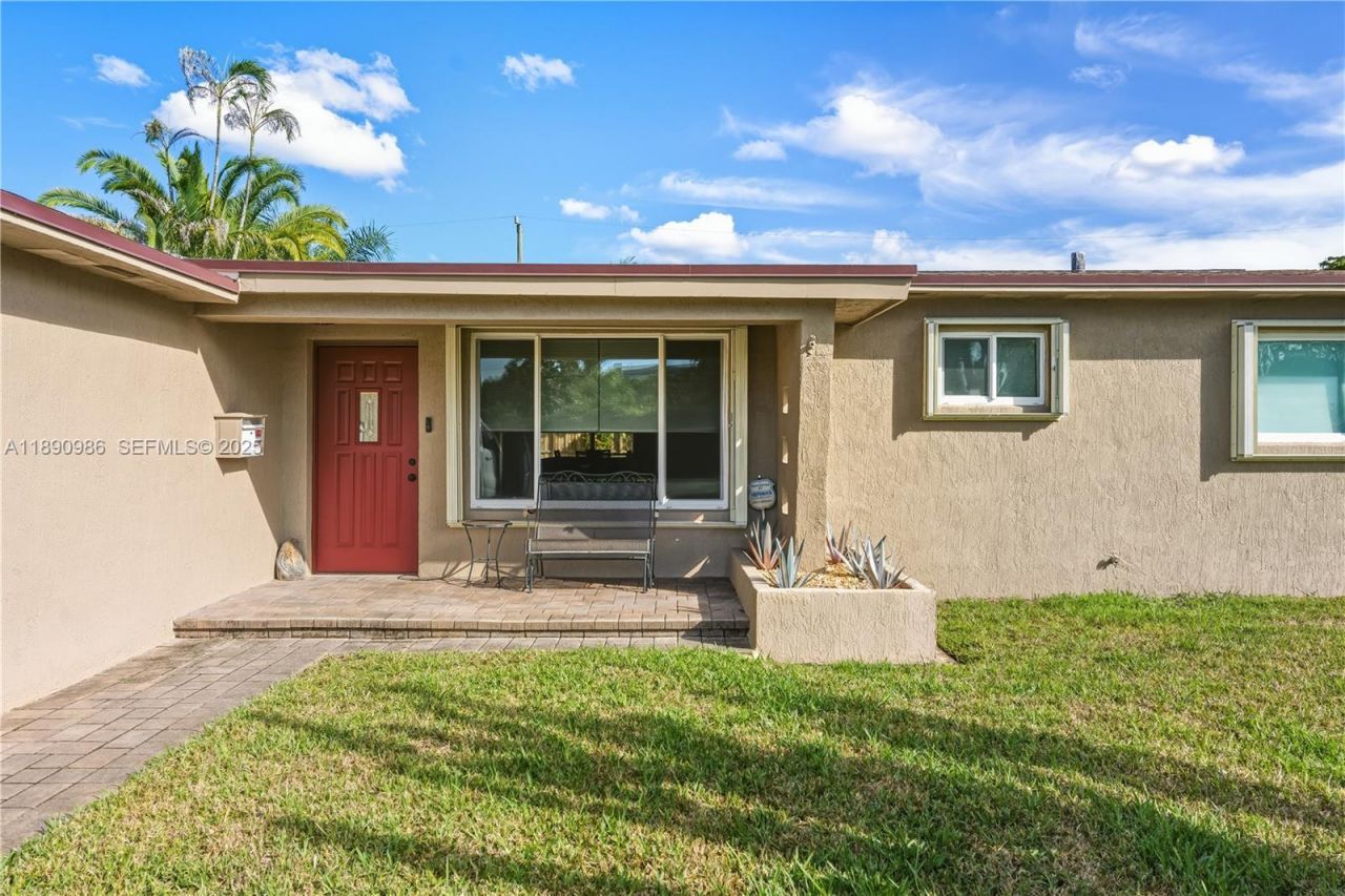 1007 N Golf Dr, Hollywood, FL 33021 Photo