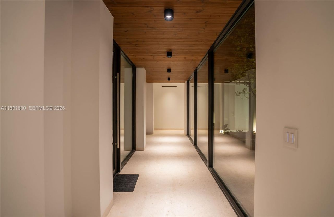 6716 San Vicente St, Coral Gables, FL 33146 Photo