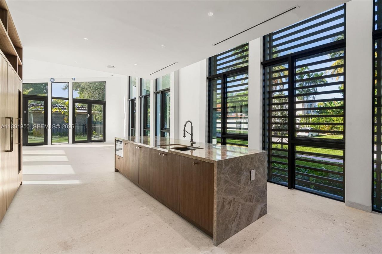 6716 San Vicente St, Coral Gables, FL 33146 Photo