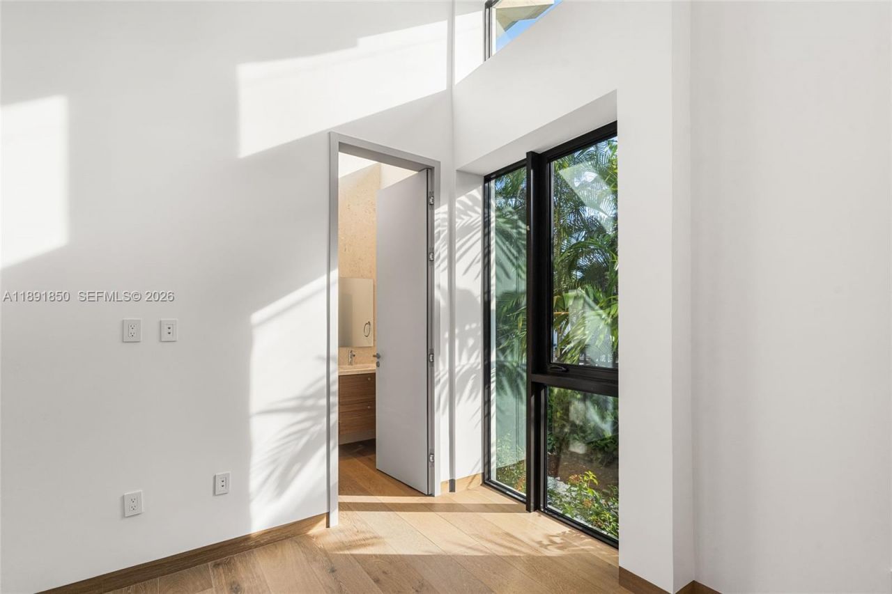 6716 San Vicente St, Coral Gables, FL 33146 Photo