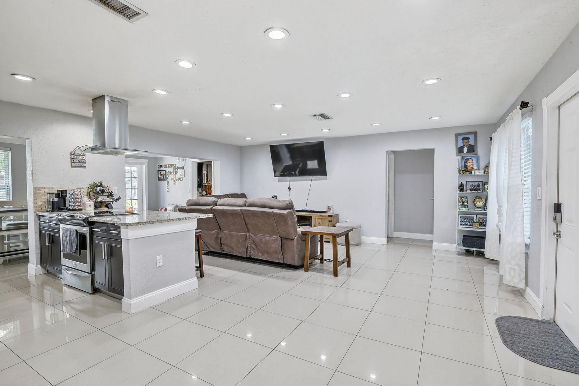 7451 NW 21st Street, Sunrise, FL 33313 Photo