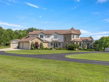 7455 Groveland Road, Groveland Twp, MI 48442