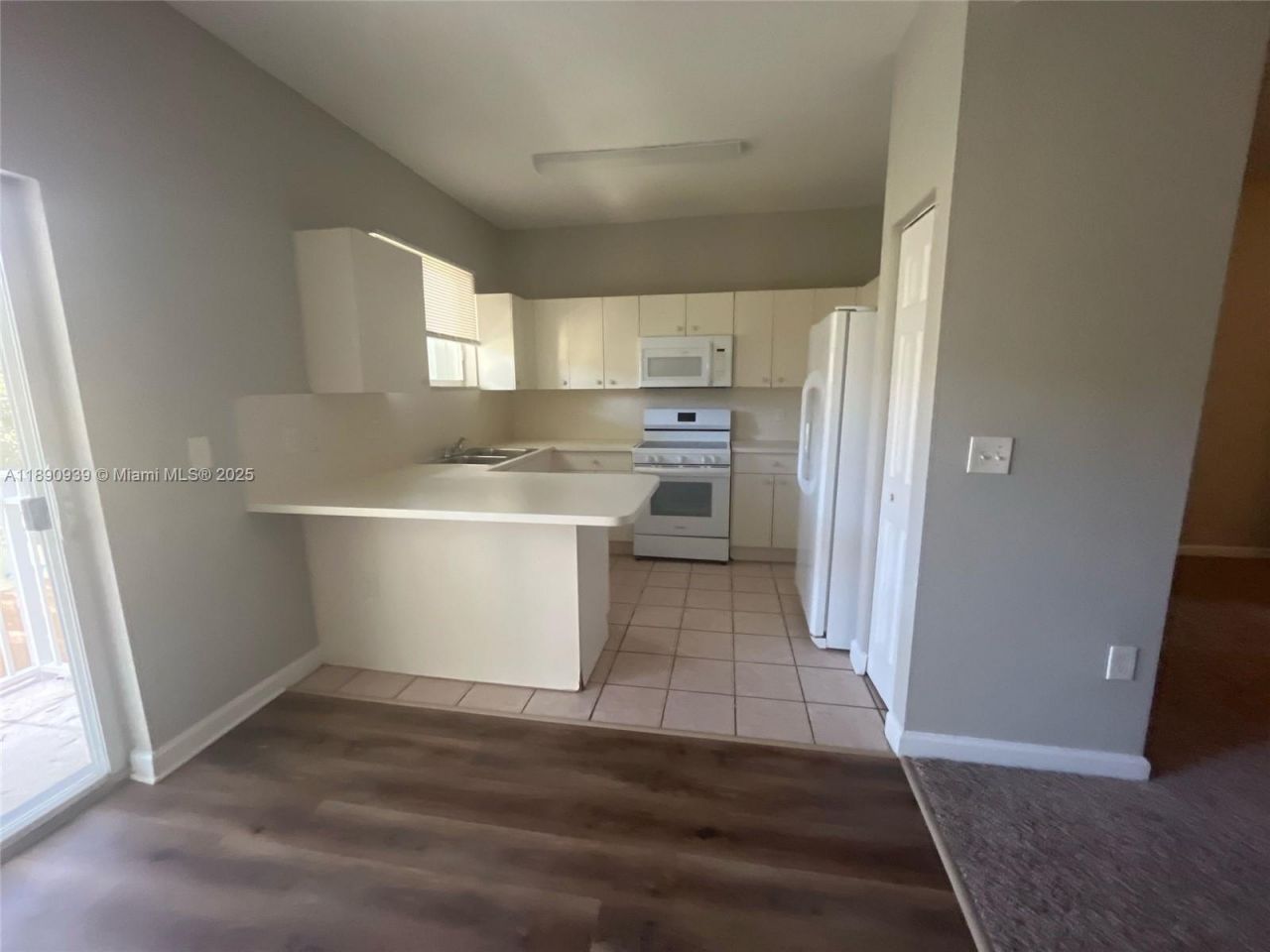 2731 NE 3rd Dr, Unit 203, Homestead, FL 33033 Photo