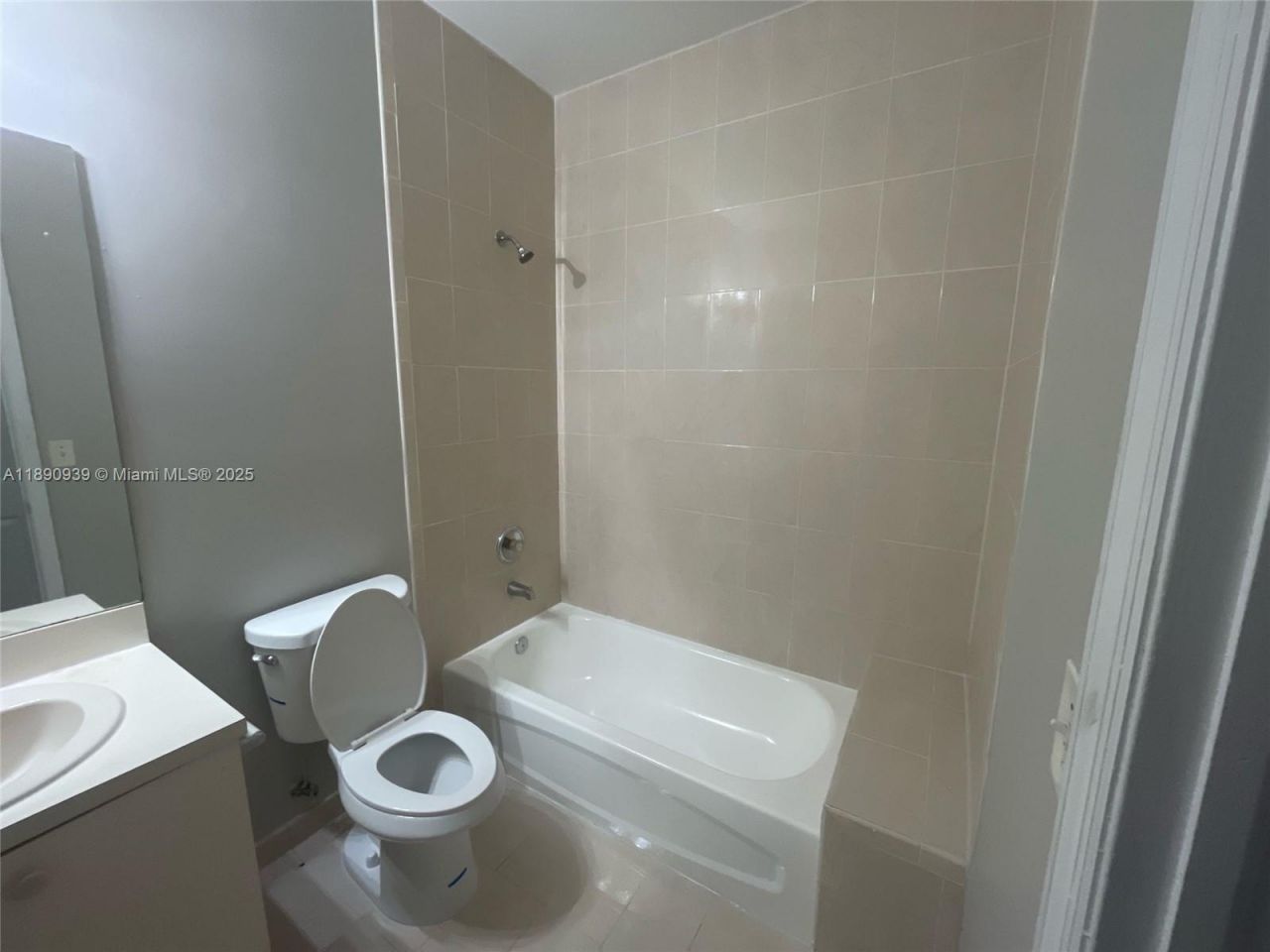 2731 NE 3rd Dr, Unit 203, Homestead, FL 33033 Photo