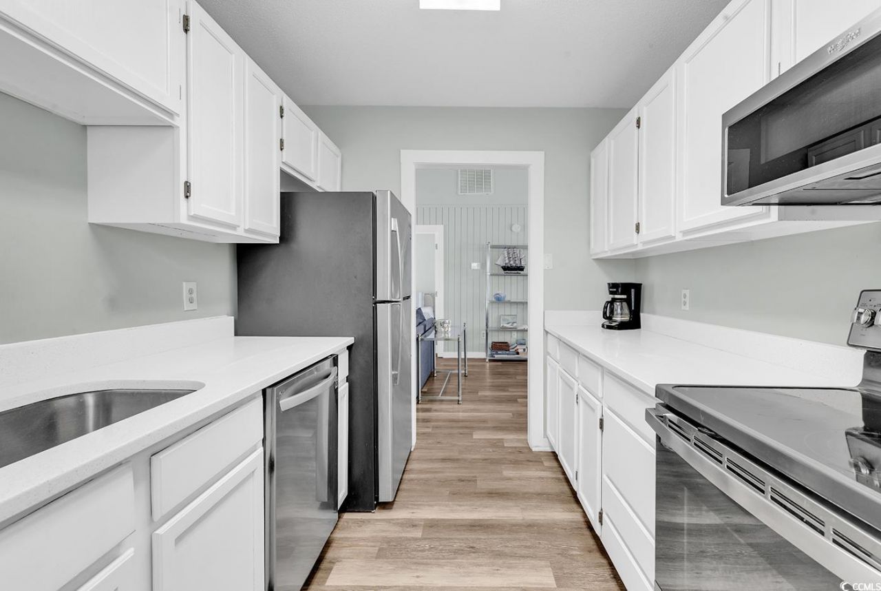 1521 N Waccamaw Dr. Photo 13