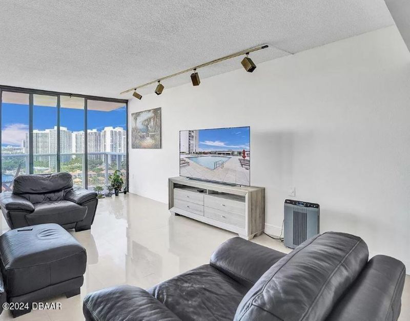 3675 N Country Club Drive, Unit 2110, Aventura, FL 33180 Photo