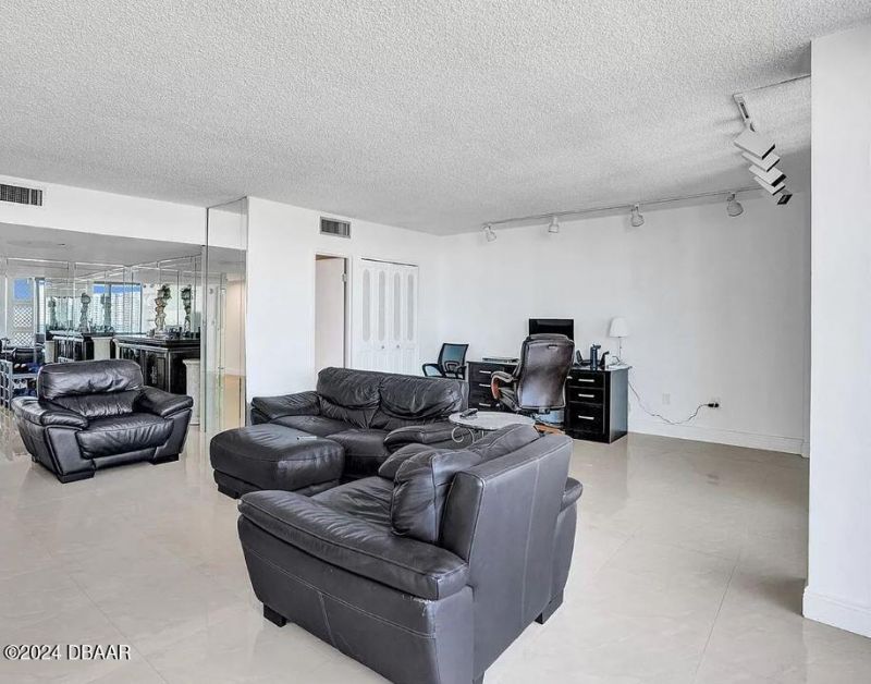3675 N Country Club Drive, Unit 2110, Aventura, FL 33180 Photo
