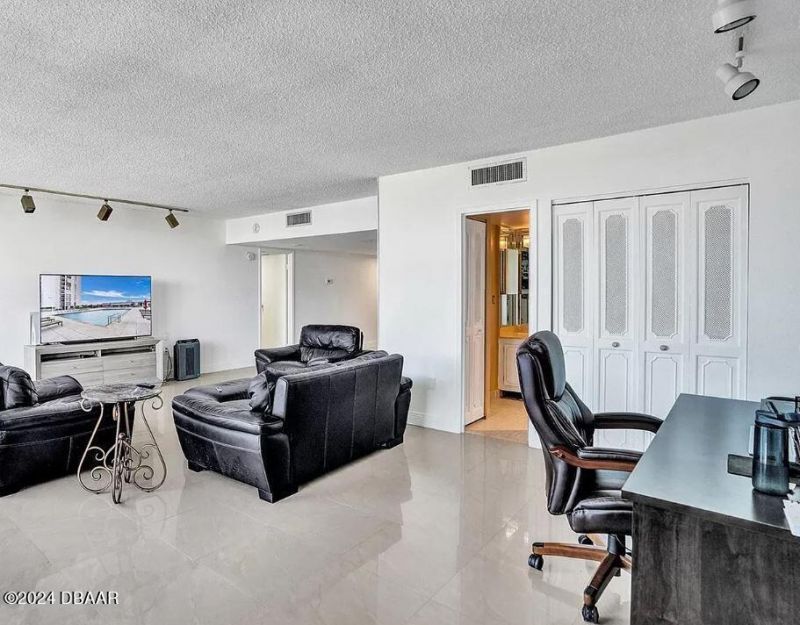 3675 N Country Club Drive, Unit 2110, Aventura, FL 33180 Photo