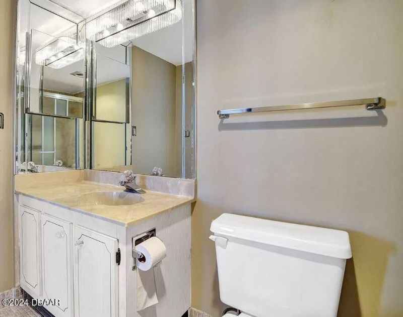 3675 N Country Club Drive, Unit 2110, Aventura, FL 33180 Photo