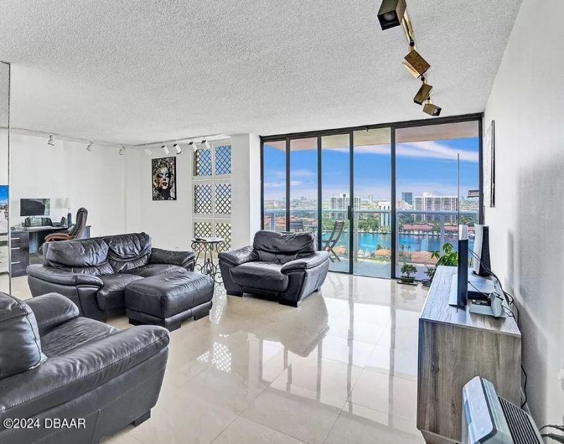 3675 N Country Club Drive, Unit 2110, Aventura, FL 33180 Photo