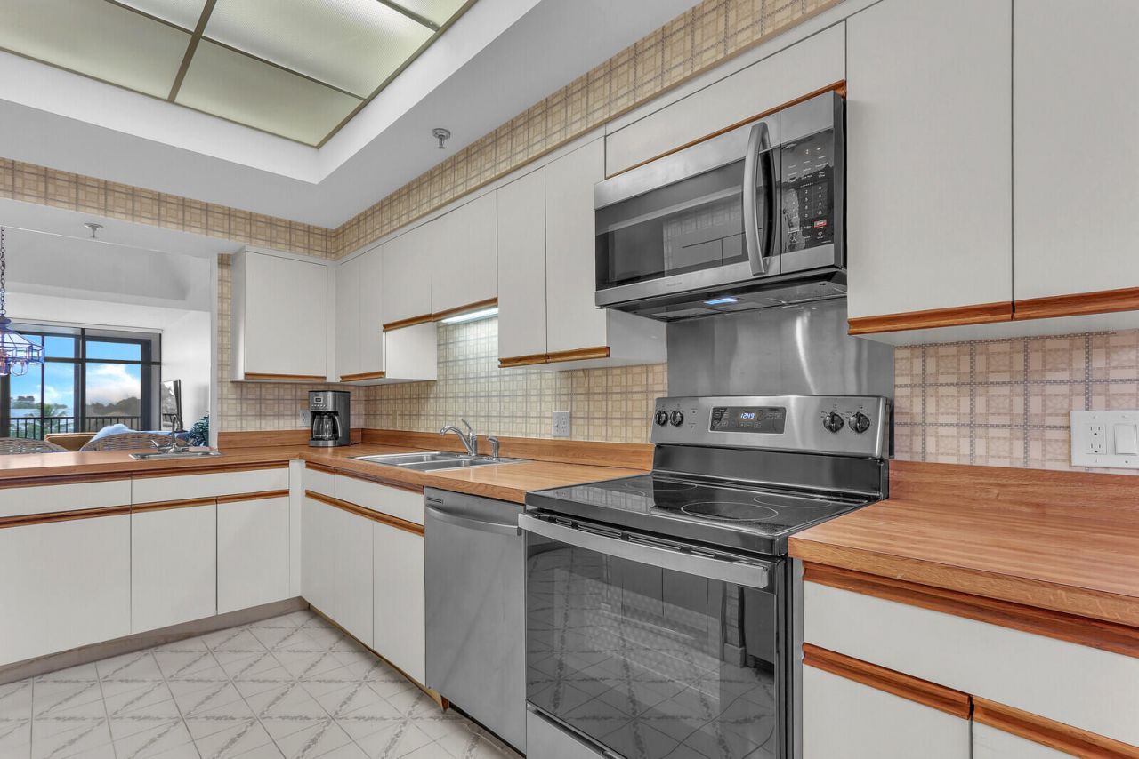 11370 Twelve Oaks Way, Unit 412, North Palm Beach, FL 33408 Photo