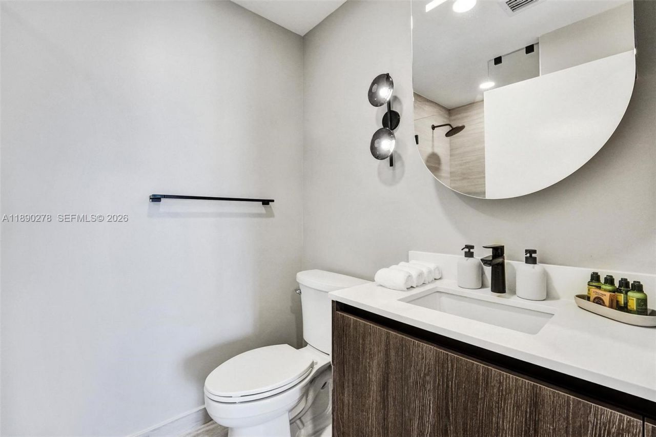 580 72 Street, Unit 1001, Miami Beach, FL 33141 Photo