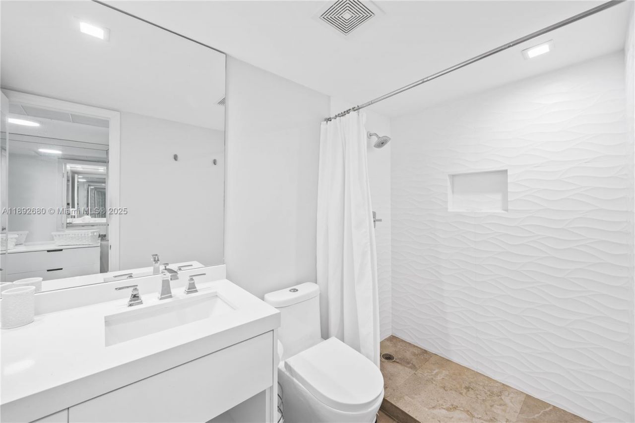 5555 Collins Ave, Unit 4B, Miami Beach, FL 33140 Photo