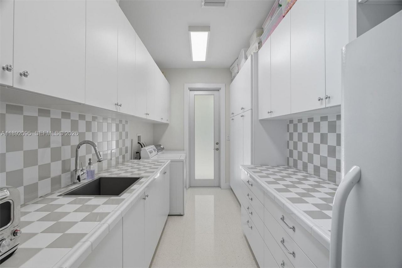 5800 SW 99th Ter, Pinecrest, FL 33156 Photo