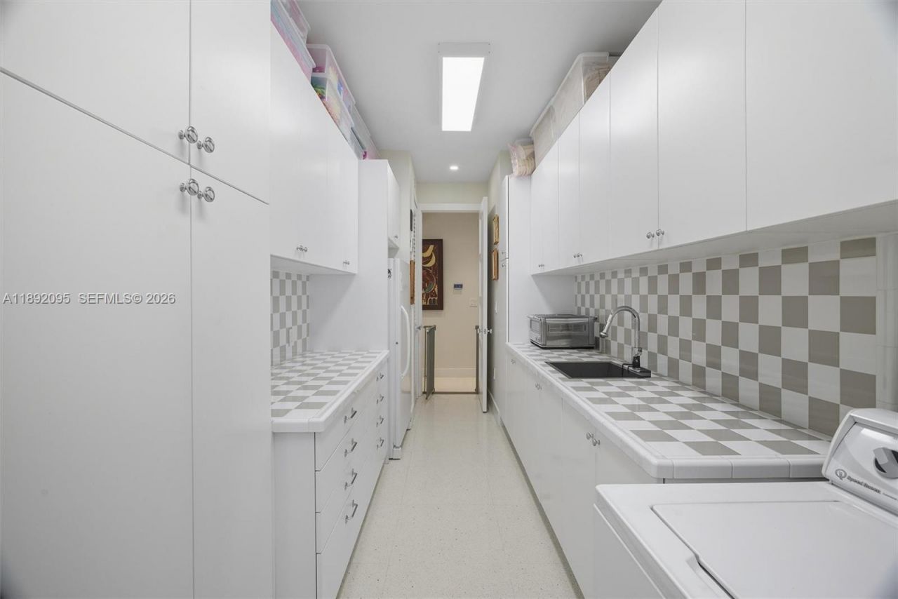 5800 SW 99th Ter, Pinecrest, FL 33156 Photo