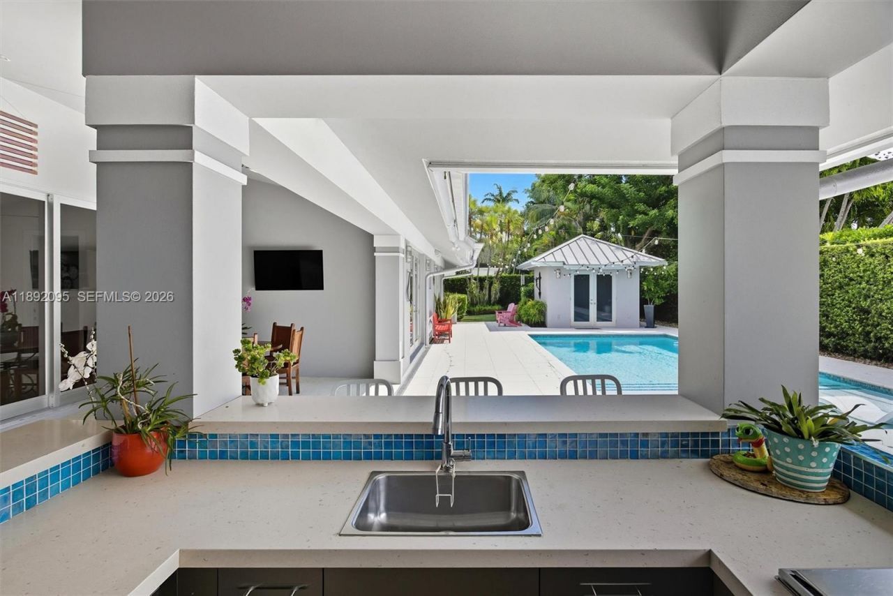 5800 SW 99th Ter, Pinecrest, FL 33156 Photo