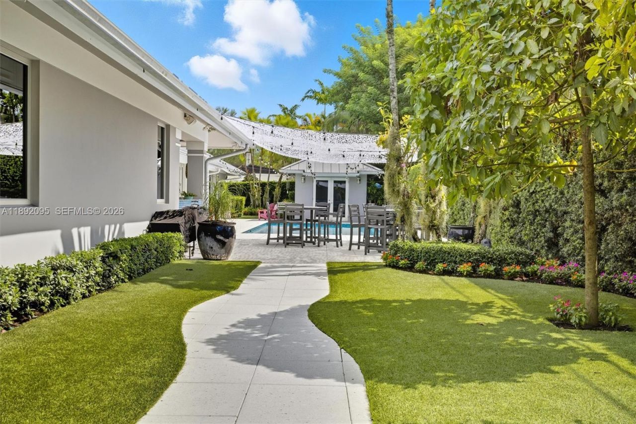 5800 SW 99th Ter, Pinecrest, FL 33156 Photo