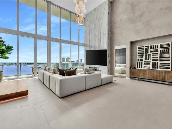 888 Biscayne Blvd, Unit PH 5704, Miami, FL 33132
