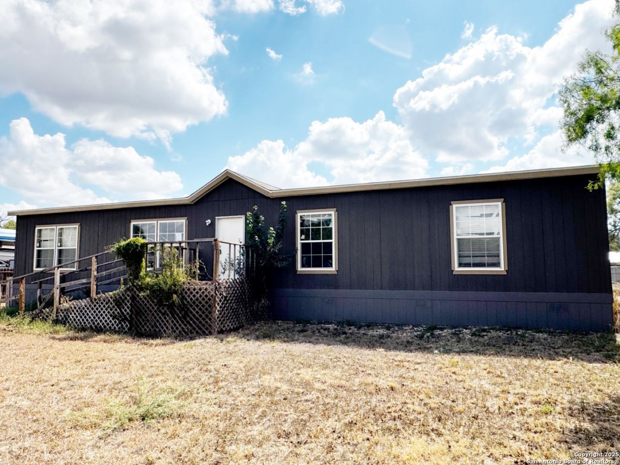 808 Pecan, Jourdanton, TX 78026 Main Photo