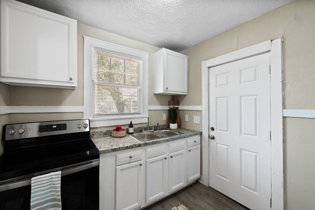 2671 Olympia Avenue Photo 10