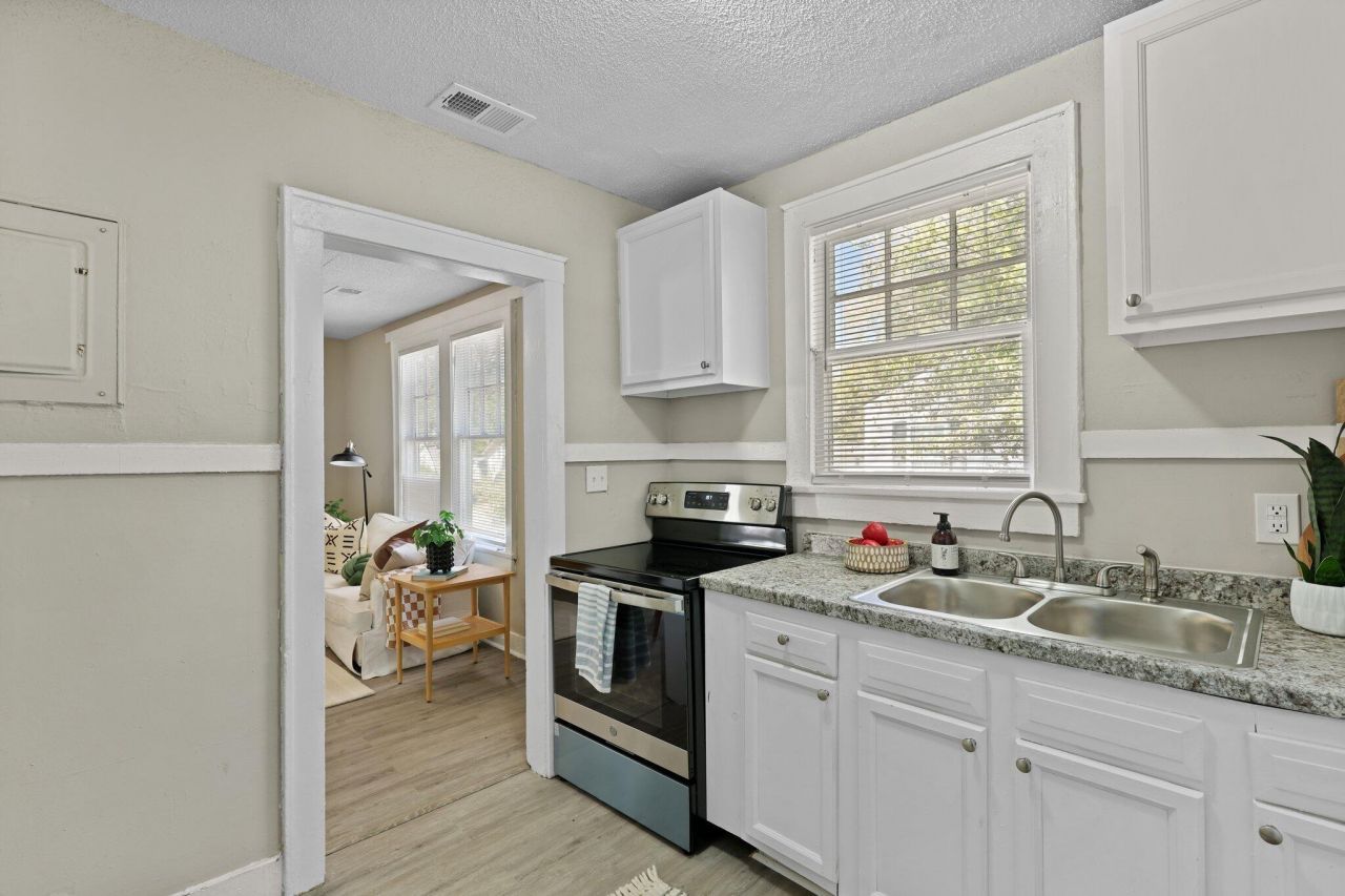 2671 Olympia Avenue Photo 11