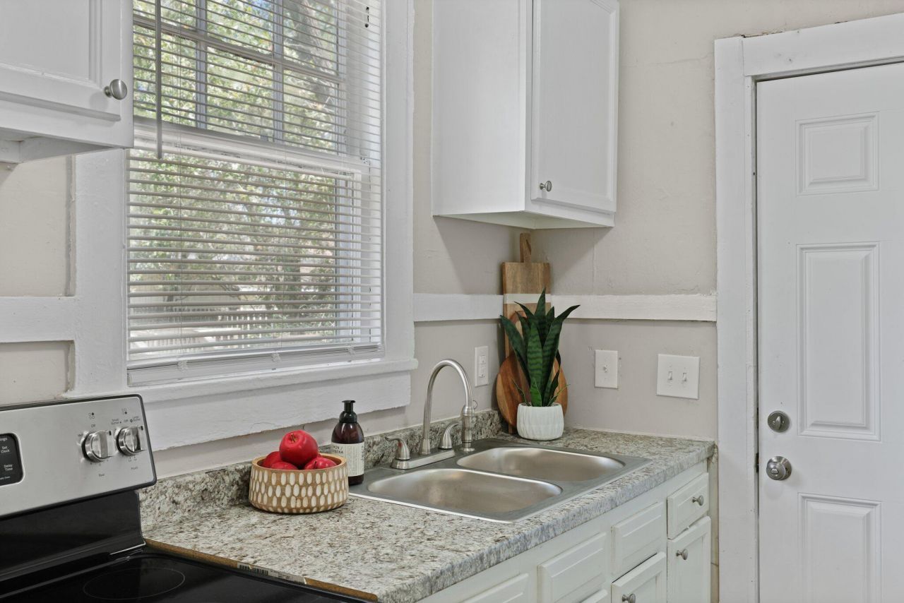 2671 Olympia Avenue Photo 12