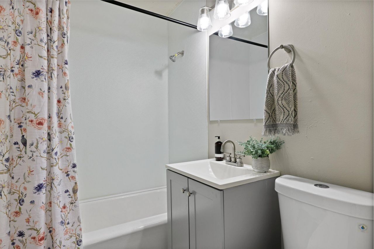 2671 Olympia Avenue Photo 17