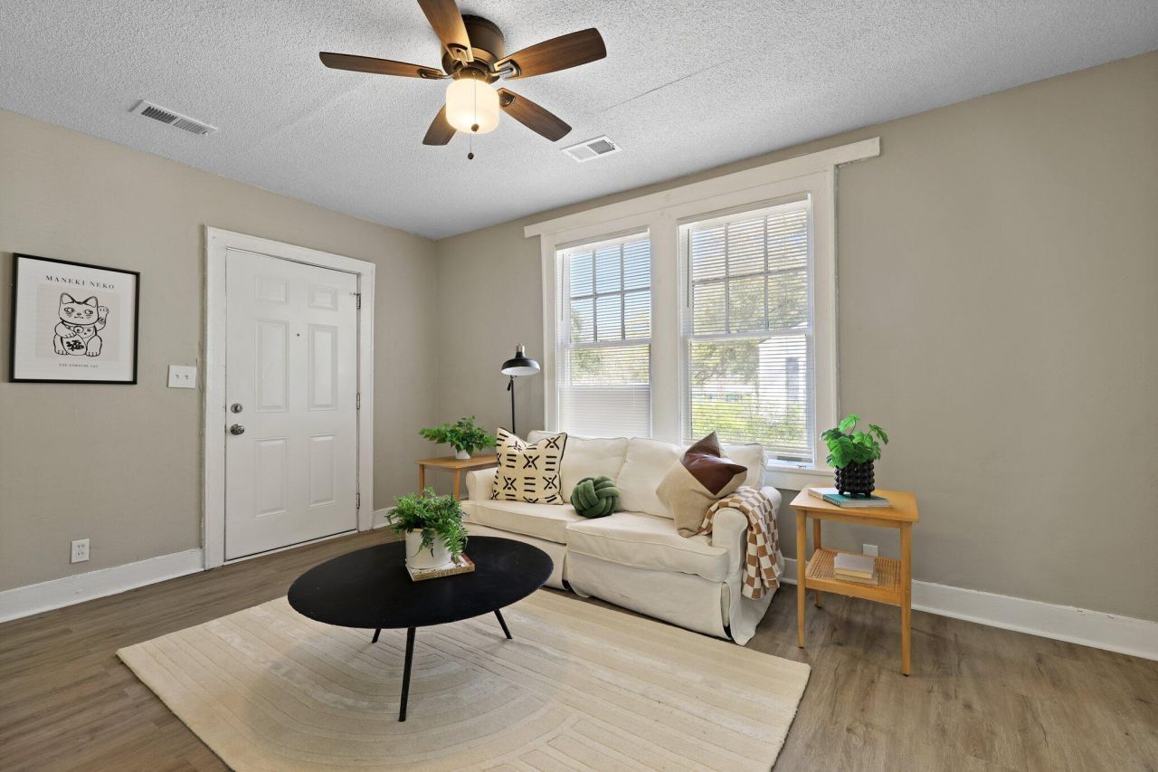 2671 Olympia Avenue Photo 7