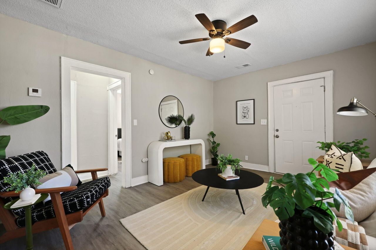 2671 Olympia Avenue Photo 8